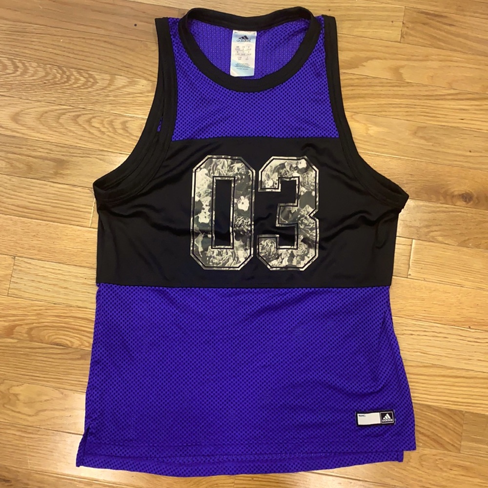 ADIDAS top size SMALL
